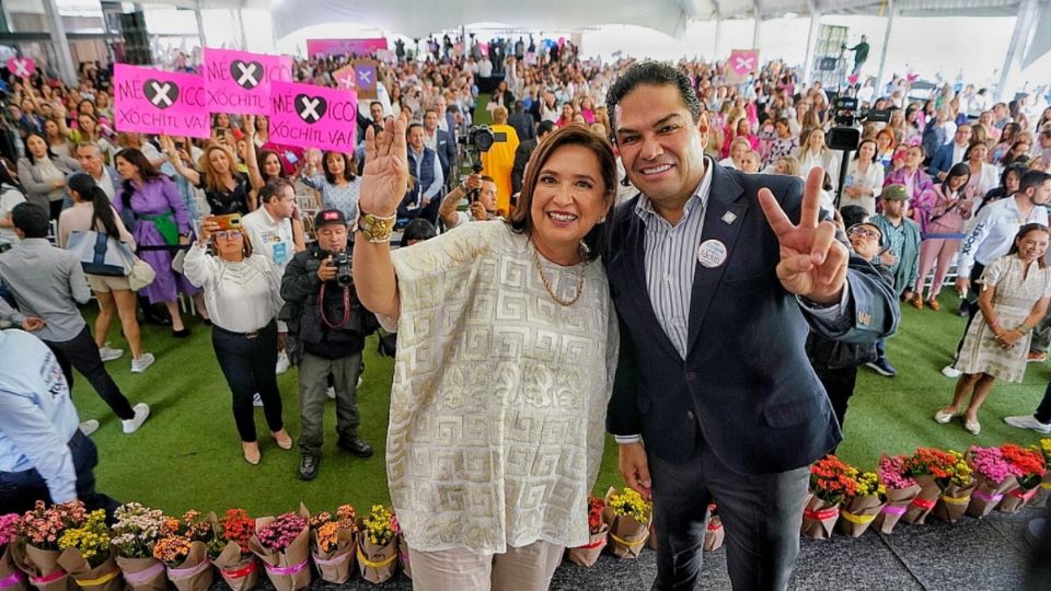 La candidata presidencial, Xóchitl Gálvez, y Enrique Vargas del Villar, candidato a senador por la coalición “Fuerza y Corazón por México”