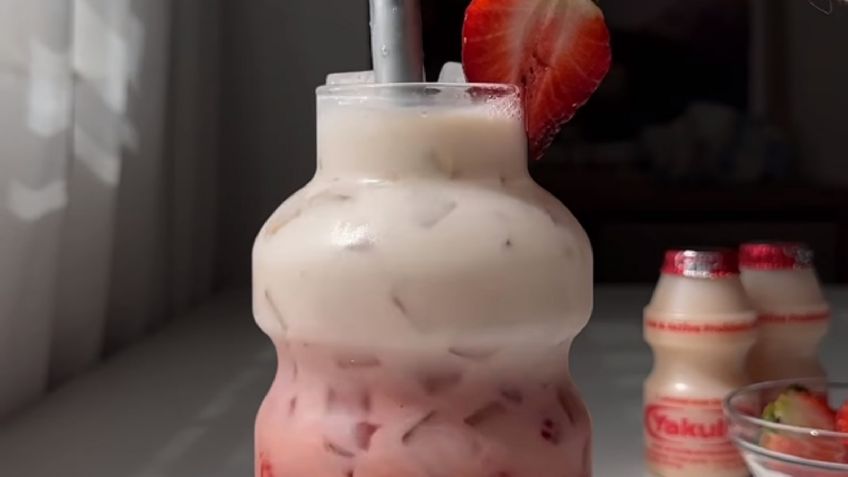 Leche de Yakult de fresa, la bebida refrescante que puedes preparar en menos de 2 minutos