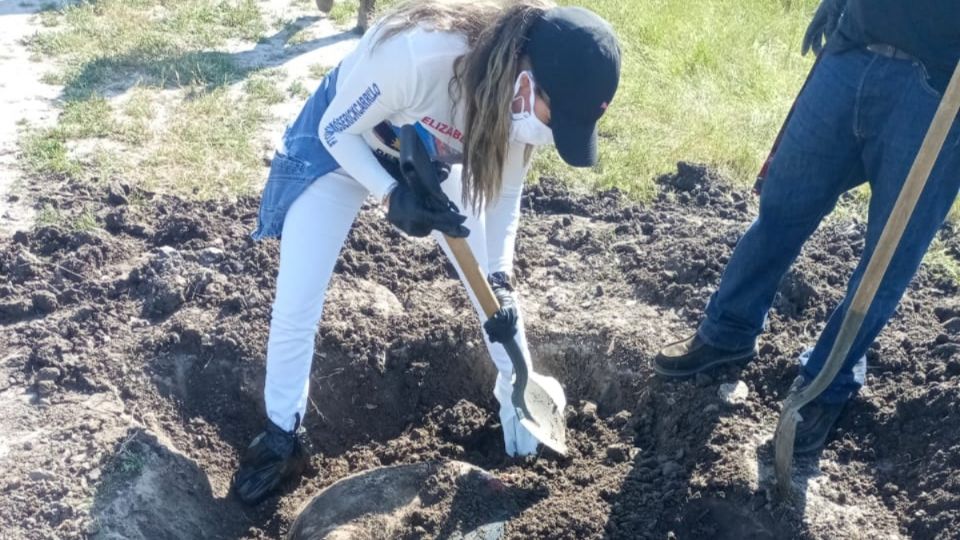 Hallan varios cuerpos en una fosa clandestina