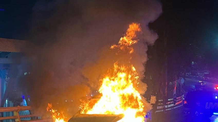 Aparatoso choque provoca incendio de vehículo en Río Churubusco y La Viga