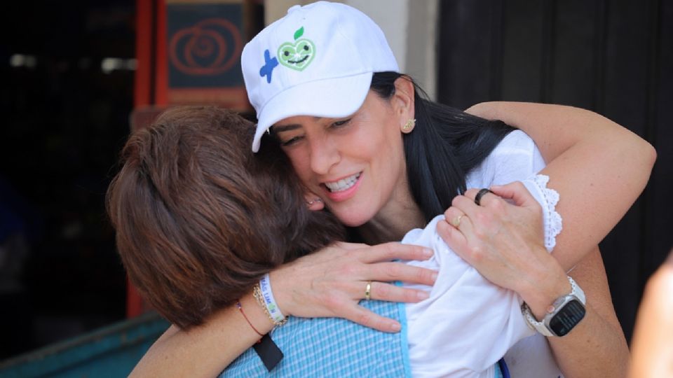 La candidata del PAN, PRI y PRD en la Álvaro Obregón, durante su campaña.