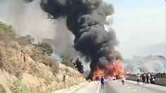 Choque de 2 camiones provoca fuerte incendio en autopista Arco Norte en dirección a Puebla