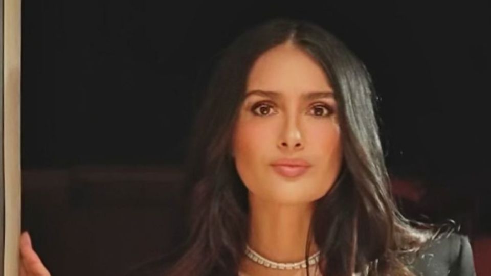 Salma Hayek no logró tomarse una selfie en bikini, su familia la molestó