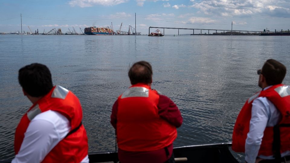 Buscan a fallecidos bajo el agua del accidente del Puente de Baltimore