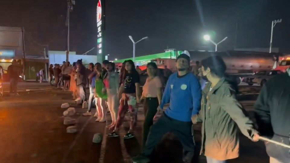 Los vecinos exigen la restitución del abasto de agua en la zona.