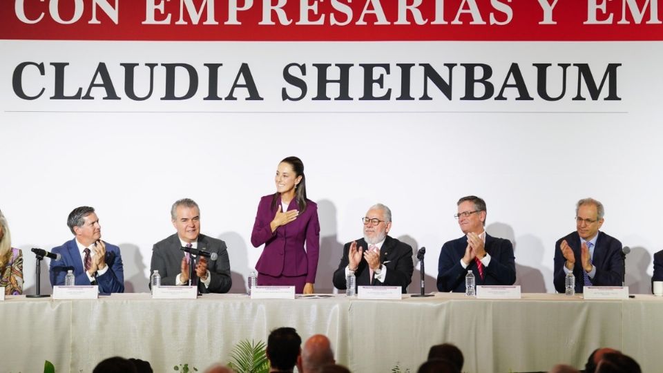 Claudia Sheinbaum durante reunión con empresarios