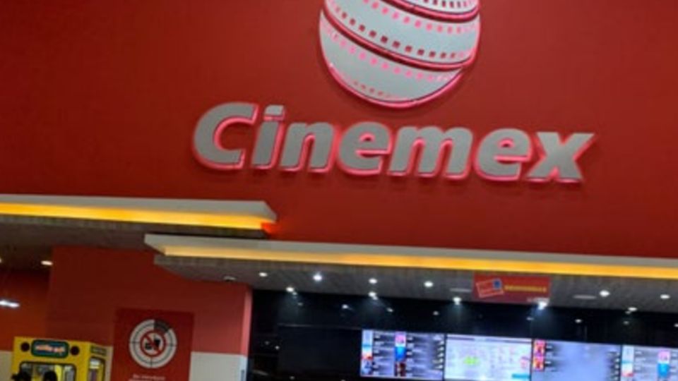 En un Cinemex una mujer fue golpeada