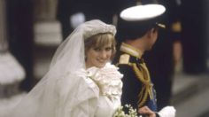 El diseñador del vestido de novia de la princesa Diana lanza línea de ropa "barata"