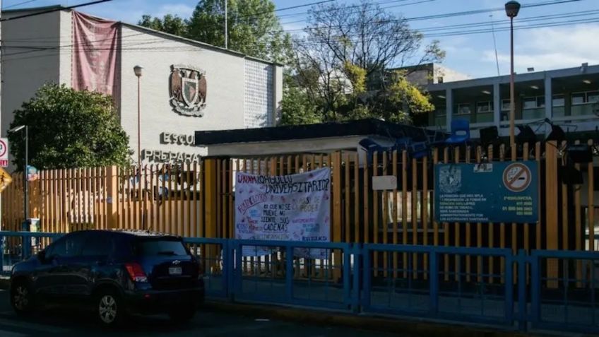 Alumnos de Prepa 4 bloquean Av. Observatorio en dirección a Santa Fe; denuncian acoso de profesores