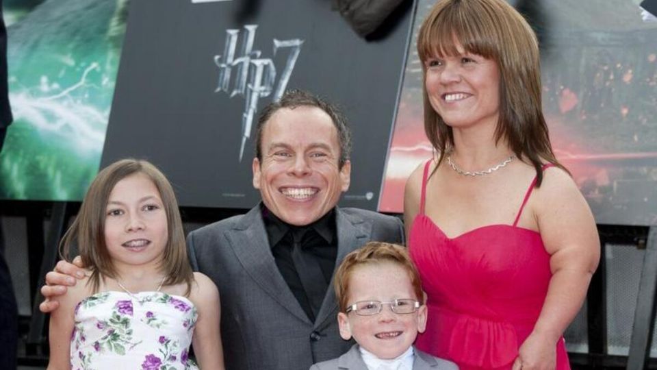 Warwick Davis perdió a su esposa a los 53 años de edad