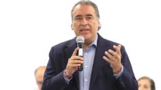 Humberto Aguilar, candidato del PAN, critica iniciativa de reforma a pensiones durante entrevista en Radio Altiplano