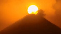 Captan atardecer en el Popocatépetl: "el Sol es devorado en la boca del volcán"