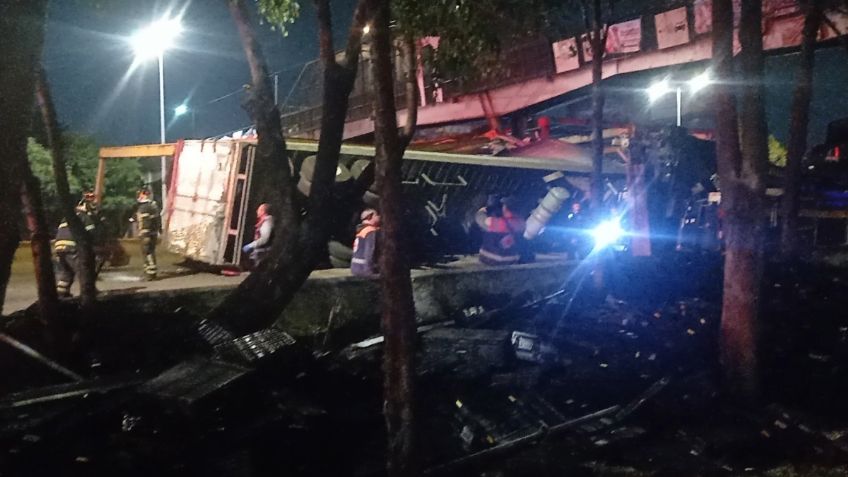 Vuelca tráiler en Circuito Interior y afecta a la Línea 5 del Metro