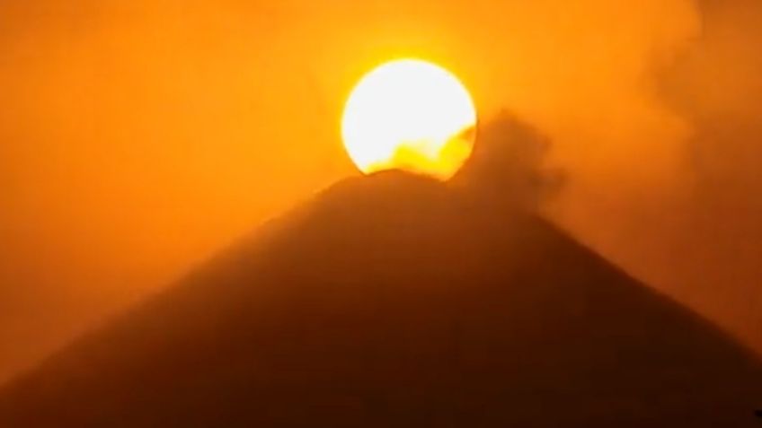 Captan atardecer en el Popocatépetl: "el Sol es devorado en la boca del volcán"