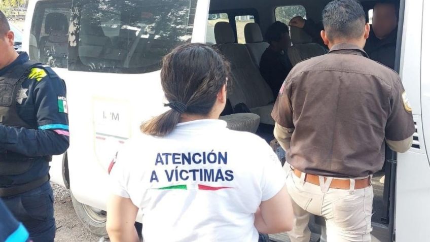 Autoridades rescatan a guatemalteco que intentaba aventarse de un puente en Puebla