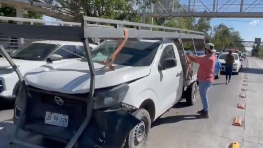 Aparatoso accidente deja largas filas de carros en Guadalajara: una camioneta de carga estuvo implicada