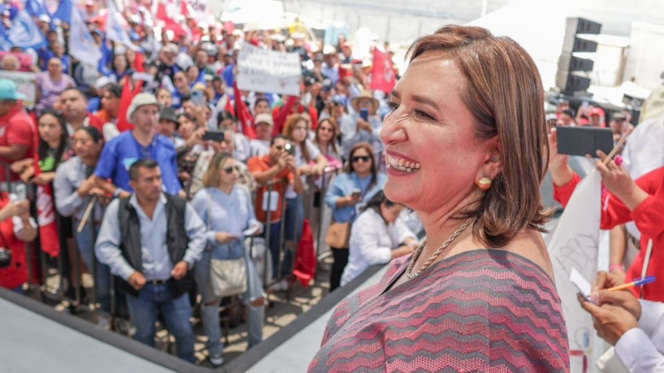 La candidata presidencial de la coalición PAN- PRI y PRD, Xóchitl Gálvez, en su gira de campaña.