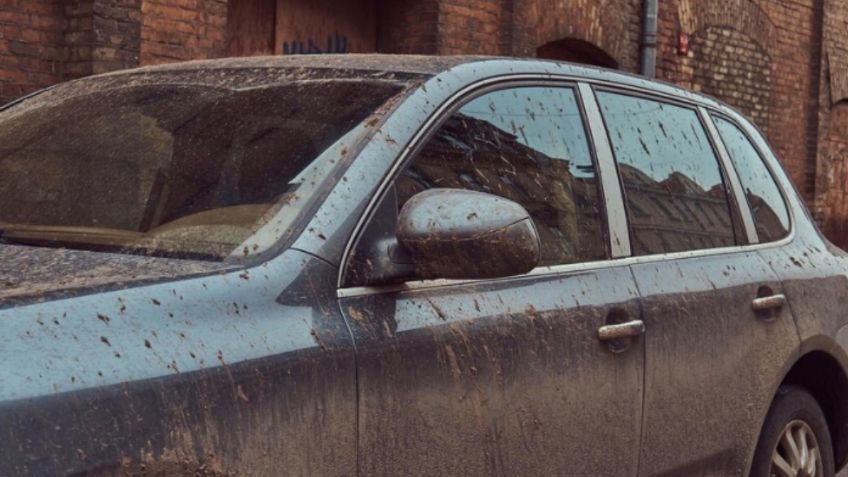 Limpia las gotas secas de tu auto con esta poderosa fórmula de dos ingredientes