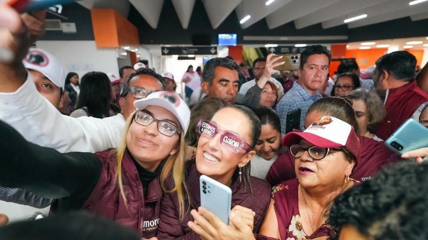 "Mi pueblo me respalda": Claudia Sheinbaum muestra los lentes que le han regalado jóvenes del país