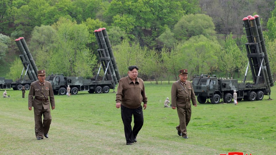 El líder norcoreano supervisó las maniobras realizadas por las fuerzas militares de su nación.