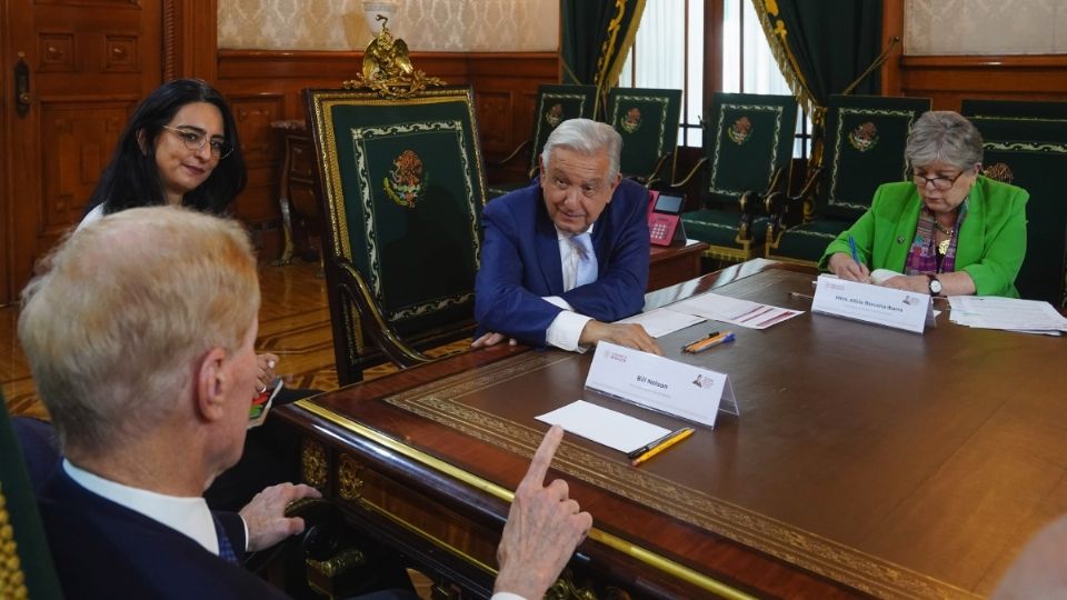 Presidente López Obrador se reúne con integrantes de la NASA