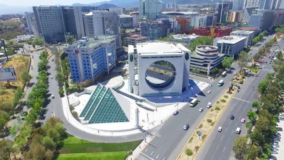 La avenida Vasco de Quiroga se encuentra en obras durante esta noche.