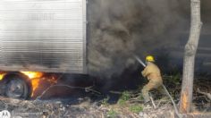 Controlan incendio en corralón de Veracruz, hay 300 vehículos dañados