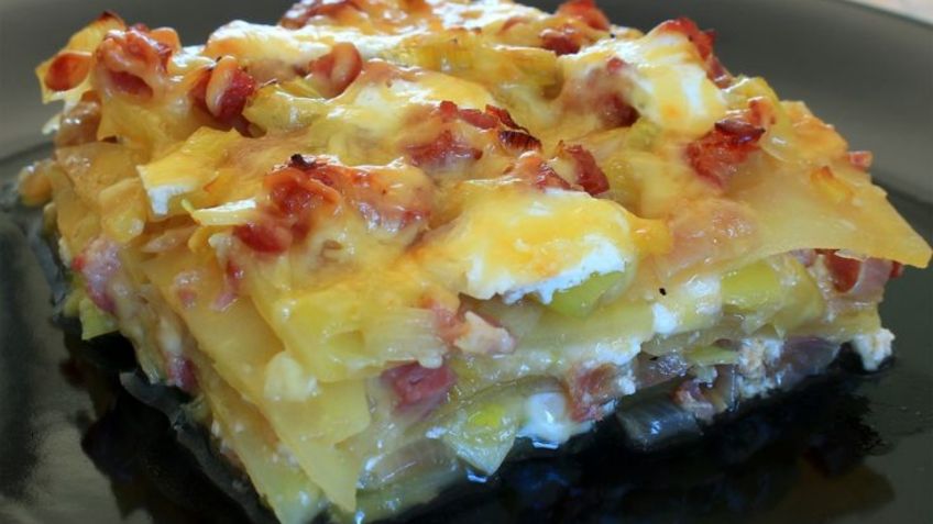 Receta: haz papas gratinadas con jamón y tocino para acompañar tus platillos