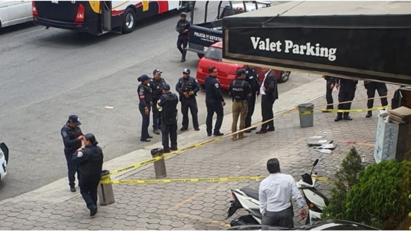 Atacan a balazos a hombre afuera de un restaurante de Satélite, Naucalpan