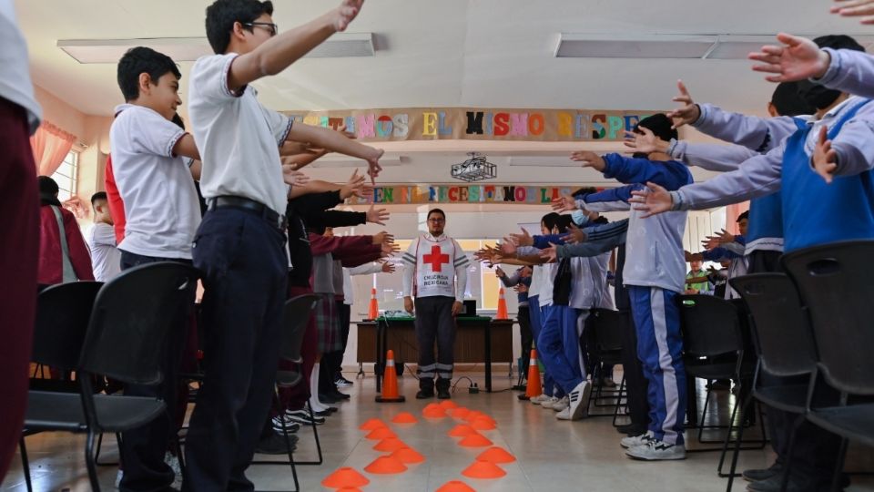 Se han capacitado a 3 mil 154 alumnos, padres de familia y personal docente de escuelas en Ecatepec y Texcoco.