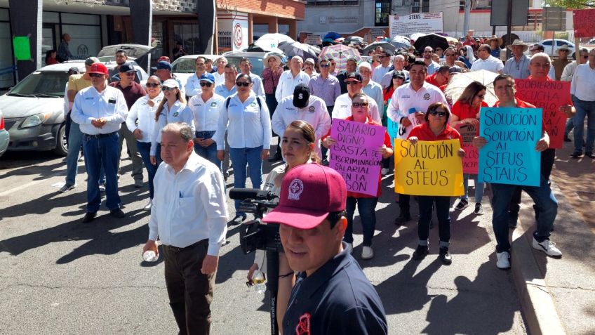 Marchan sindicatos de la Universidad de Sonora y exigen solución a huelga