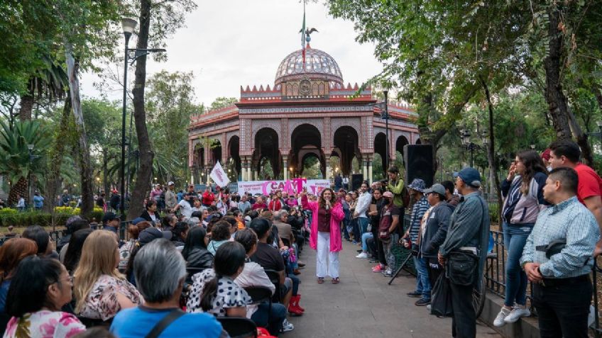 Caty Monreal le recuerda a Alessandra Rojo de la Vega que compite contra ella y no contra su padre