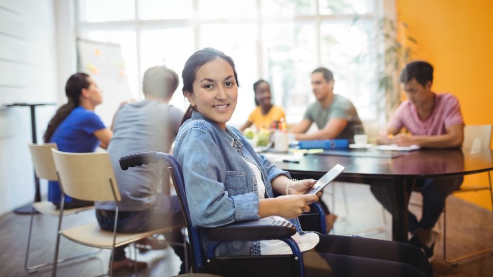 Esta iniciativa pretende apoyar a los jóvenes con discapacidad para que continúen con sus estudios