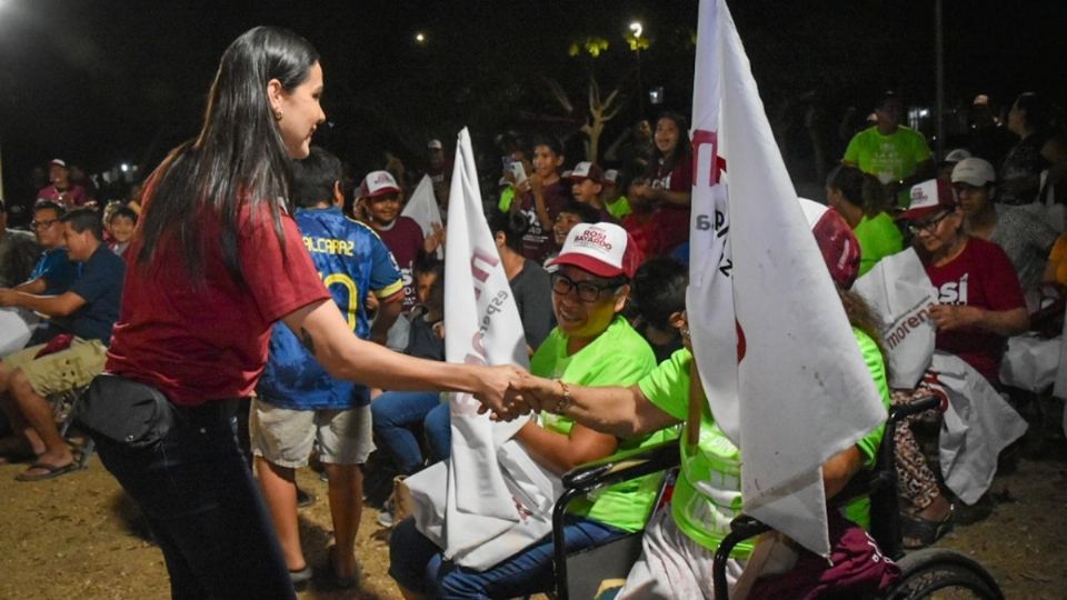 La candidata morenista a la presidencia de Manzanillo, visitó colonia Libertad, Barrio dos del Valle de las Garzas y La Floresta