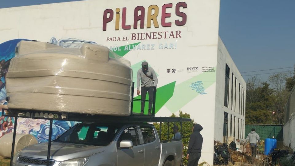 Autoridades de Sedema llevan sistema de cosecha de lluvia a centro Pilares