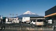 Turitisficación: Locales bloquearán la vista del Fuji en Japón para disuadir a turistas