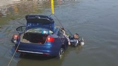 Auto pierde el control y cae a canal de Puebla; sobrevive el conductor, pero mueren 4 en el fondo del agua