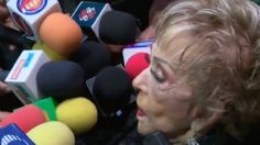 Silvia Pinal recibe homenaje entre empujones y gritos, fans exigen respeto, casi aplastan a la querida actriz