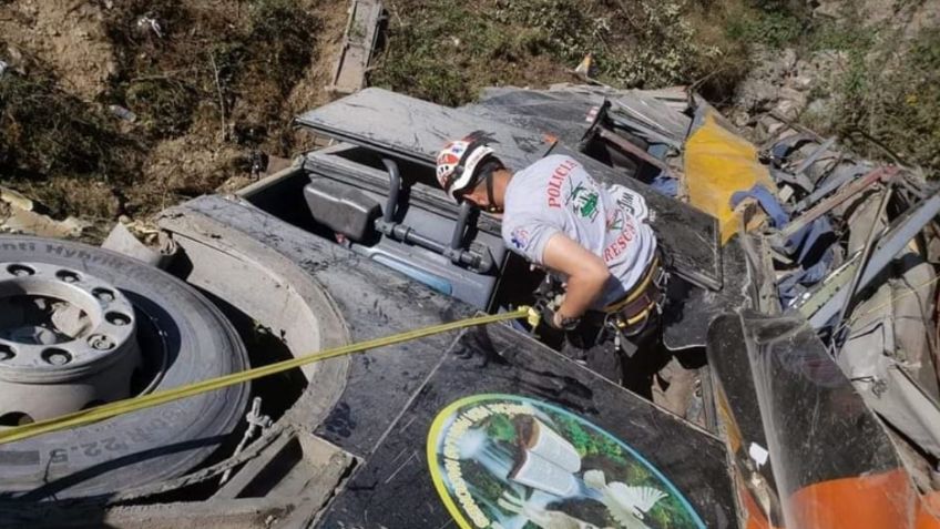 Autobús con pasajeros cae a un barranco, reportan varios muertos en Perú