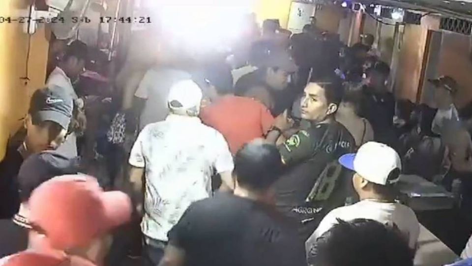 El sicario esperó el momento para matar a la víctima en un bar de Ecuador.