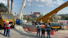 VIDEO: vuelca grúa en zona de obras del Tren Interurbano