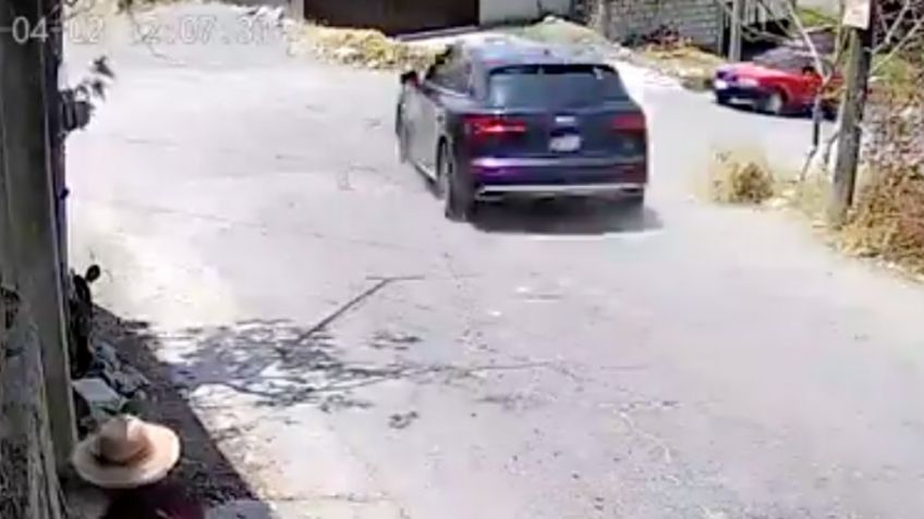 VIDEO: auto de lujo a exceso de velocidad choca contra un casa en Morelos, hay un muerto