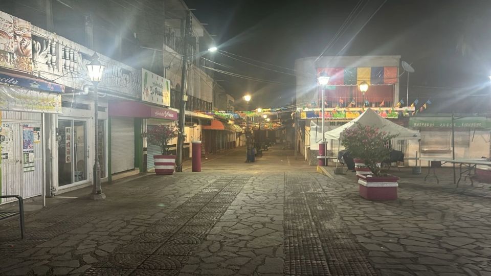 Las calles de Tamasopo lucían vacías tras el presunto ataque.