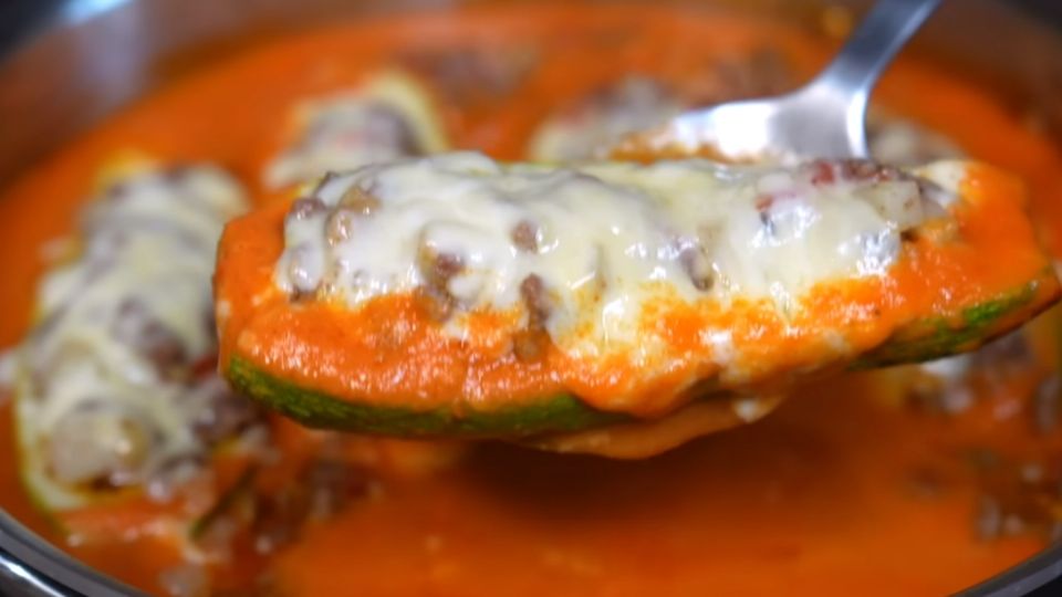 Las cabalacitas rellenas gratinadas es un platillo muy común en los hogares mexicanos y las puedes acompañar con un arroz blanco