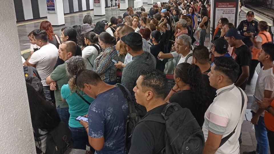 La Línea B del Metro estña colapsada.