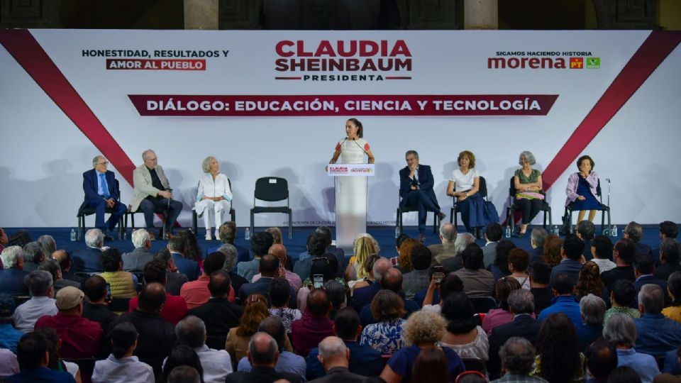 Candidata Claudia Sheinbaum en el evento de Educación, Ciencia y Tecnología en el Palacio de la Escuela de Medicina en el Centro Histórico.