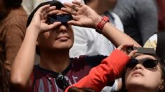 Ferreterías hacen negocio con los filtros para ver el eclipse, cuestan 15 pesos y los dan en 150