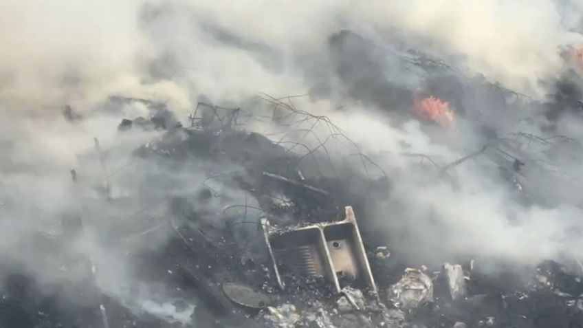 Fuerte incendio consume planta de reciclaje en Chalco, Edomex; animales salen huyendo