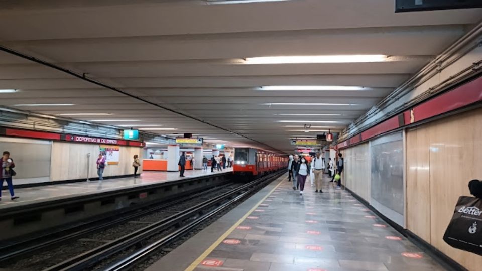 Una usuaria del Metro reportó la presencia de un lomito en el transbordo de la estación Deportivo 18 de marzo.