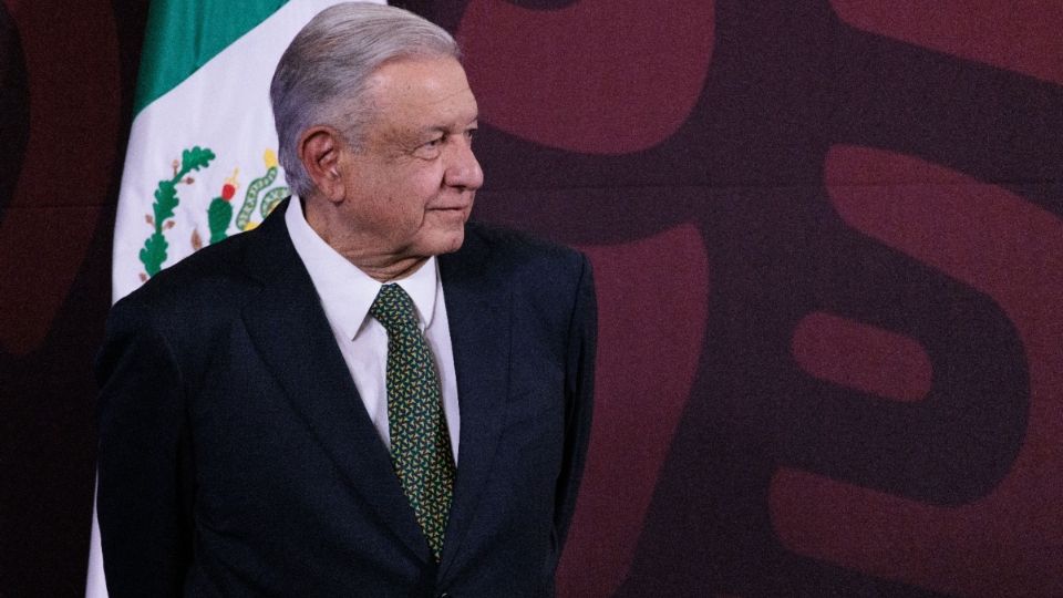 Andrés Manuel López Obrador manda personal aéreo para trasladar a la embajadora mexicana